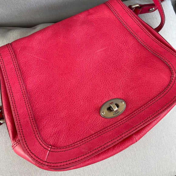 Fossil Hot Pink Leather Saddle Crossbody Bag NWOT - Picture 9 of 14